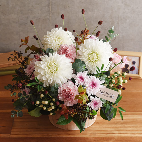 〈日比谷花壇〉【お供え用】O・SO・NA・E flower 「10月のウッドボックスアレンジメント」