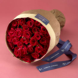 〈日比谷花壇〉30本の赤バラの花束「アニバーサリーローズ」
